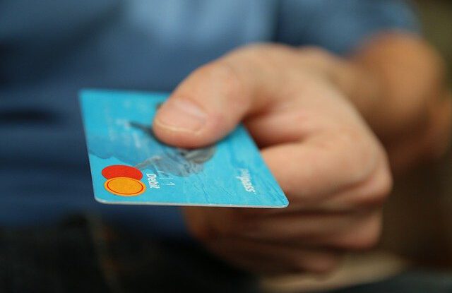 debetní a kreditní karty
