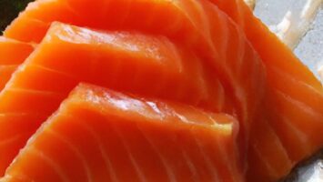 Dokonalé lososové sashimi. Vyzkoušejte si tento recept připravit doma