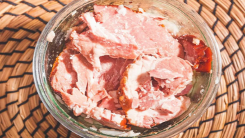 zavarene maso ve sklenici