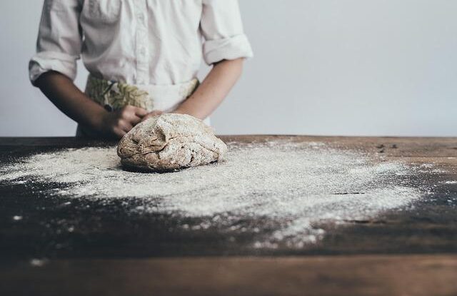 jak pripravit mekke linecke testo se smetanou naucte se spravne ingredience a techniky Jak připravit měkké linecké těsto se smetanou. Naučte se správné ingredience a techniky