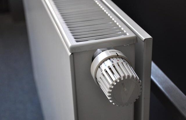 natirame radiatory a topeni efektivne dbejte na pripravu a spravne techniky nanaseni Natíráme radiátory a topení efektivně. Dbejte na přípravu a správné techniky nanášení