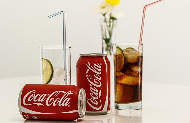 cola a jedla soda odstrani mastne skvrny bez jakychkoli problemu Cola a jedlá soda odstraní mastné skvrny bez jakýchkoli problemů
