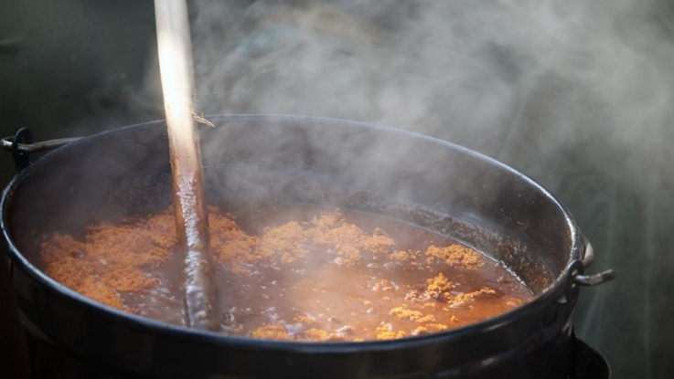 jak zachranit presoleny gulas pridejte jednu navic ingredienci a problem je vyresen Jak zachránit přesolený guláš? Přidejte jednu navíc ingredienci a problém je vyřešen