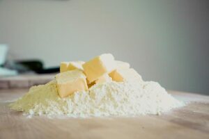 V pračce vyrábím máslo rychle a s málem práce, předkové to dělali podobně