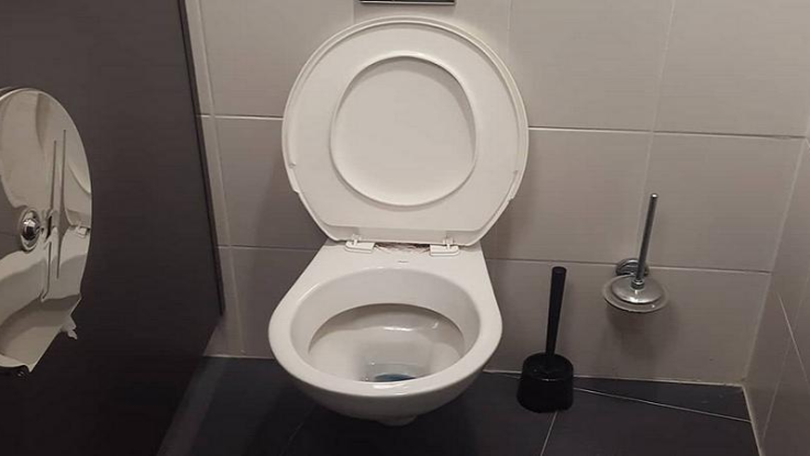 obnovte belost zachodu snadno bez pouziti chemickych prostredku Obnovte bělost záchodu snadno. Bez použití chemických prostředků