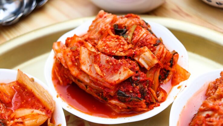 spravne kvaseni zeleniny krok za krokem vyroba kimchi Správné kvašení zeleniny. Krok za krokem výroba kimchi