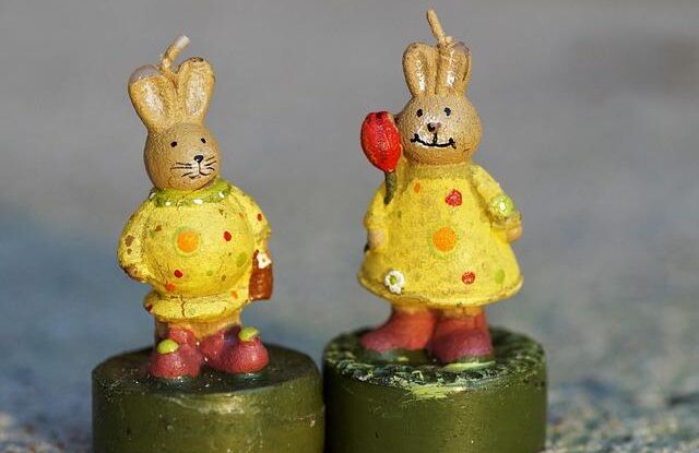 Jablka z obchodu nestačí jen opláchnout vodou. Pro odstranění lesklého nánosu je třeba víc