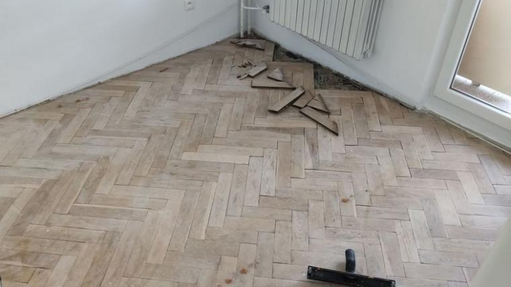 Levný přístřešek z palet. Postavíte ho snadno sami