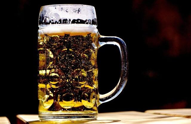 Zabraňte mravencům v domě. Vytvořte přírodní bariéry a návnady, například pivo