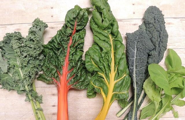 Jak zpracovat kapustový stonek – smoothie nebo koření. Využijte všechny části této zdravé zeleniny