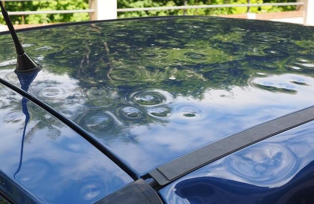 jak vyrovnat promacknuty plech na aute udelejte to snadno sami Jak vyrovnat promáčknutý plech na autě. Udělejte to snadno sami