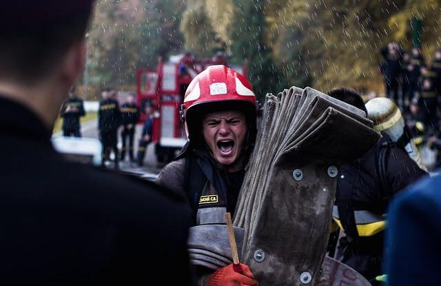 Zapalte oheň bez přikládání. Zkuste švédskou svíci